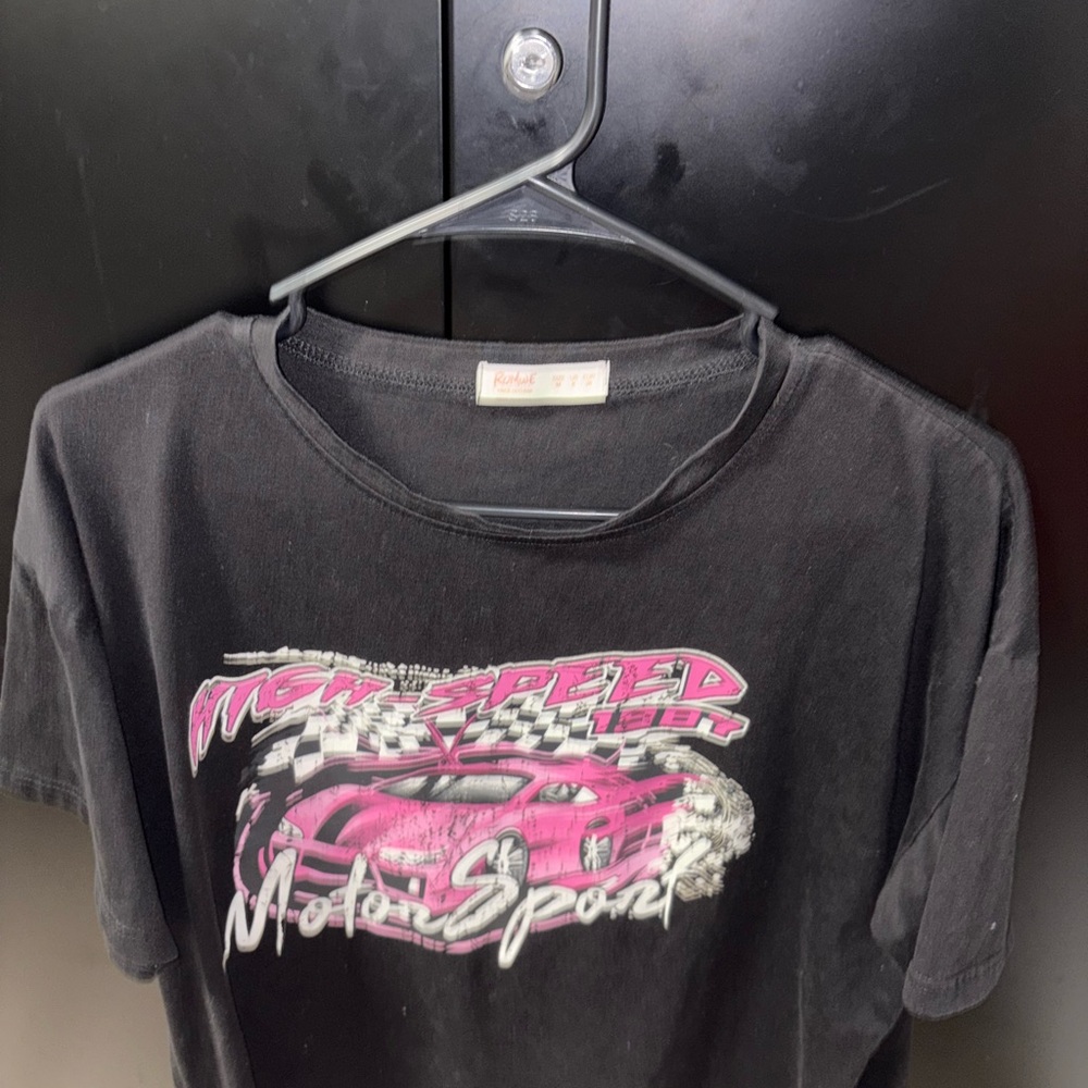 ROMWE Black Tee with Pink Graphic